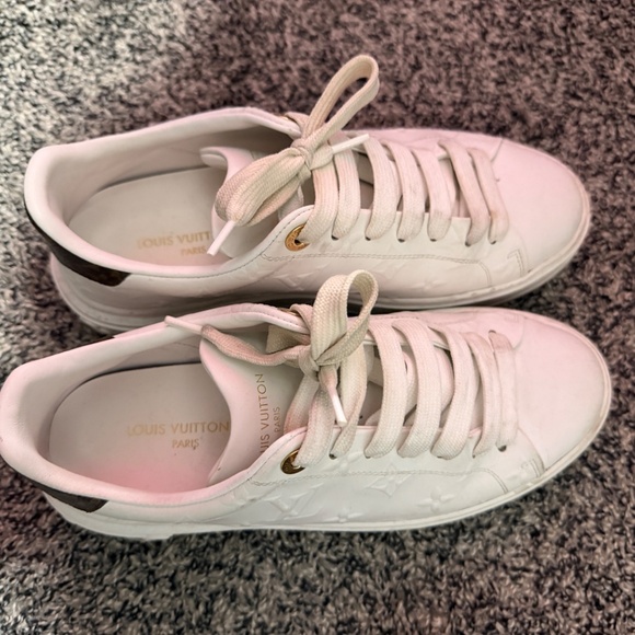 LV Shoes - Picture 10 of 16